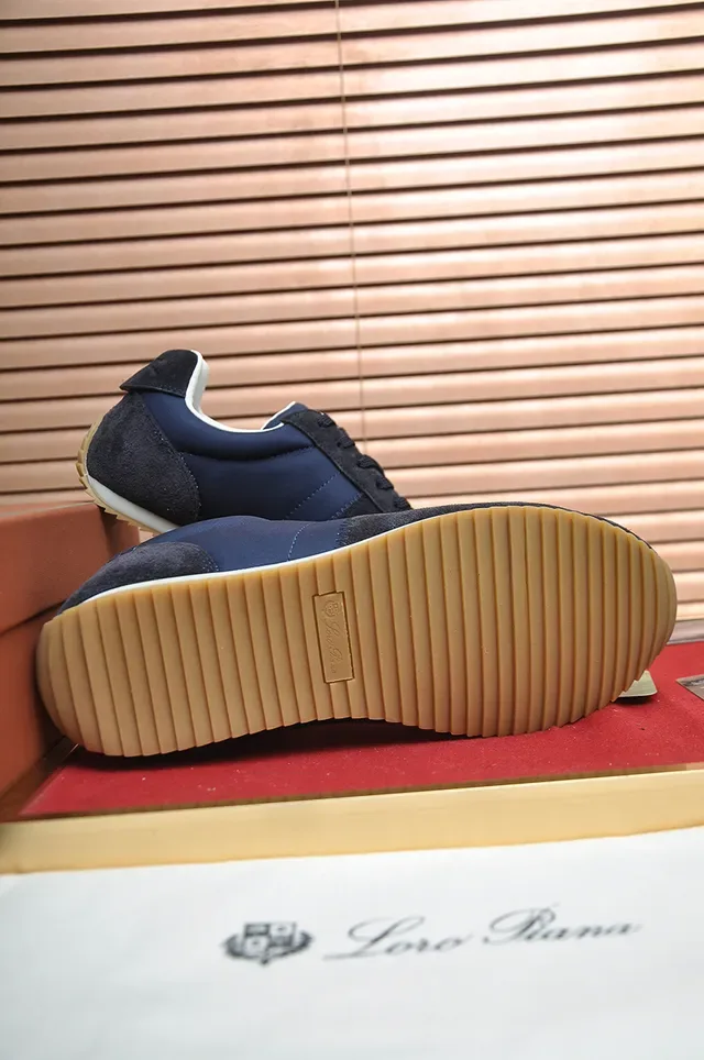 Navy and Charcoal সুয়েড লো-টপ লাইফস্টাইল স্নিকার 3