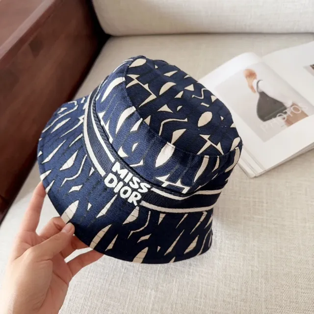 Sombrero bucket con estampado abstracto geométrico en azul marino y blanco 4