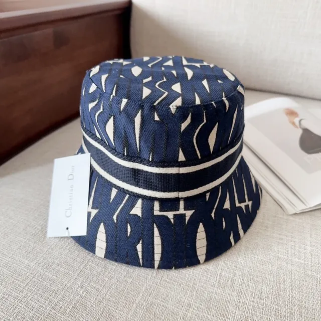 Sombrero bucket con estampado abstracto geométrico en azul marino y blanco 7