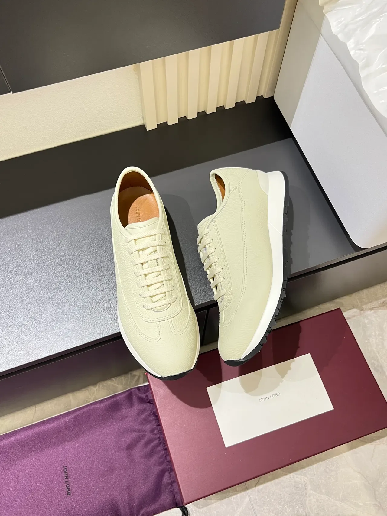 Off-White Sneakers Lifestyle en Cuir Texturé à Profil Bas 4