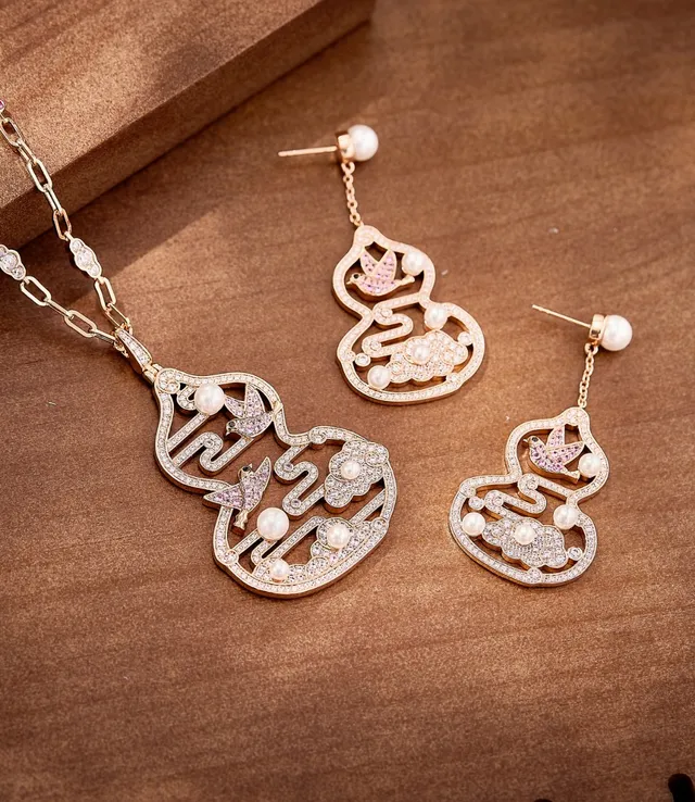 Aretes ornamentales de calabaza y pájaro con perlas y cristales 2