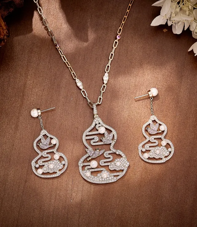 Aretes ornamentales de calabaza y pájaro con perlas y cristales 4