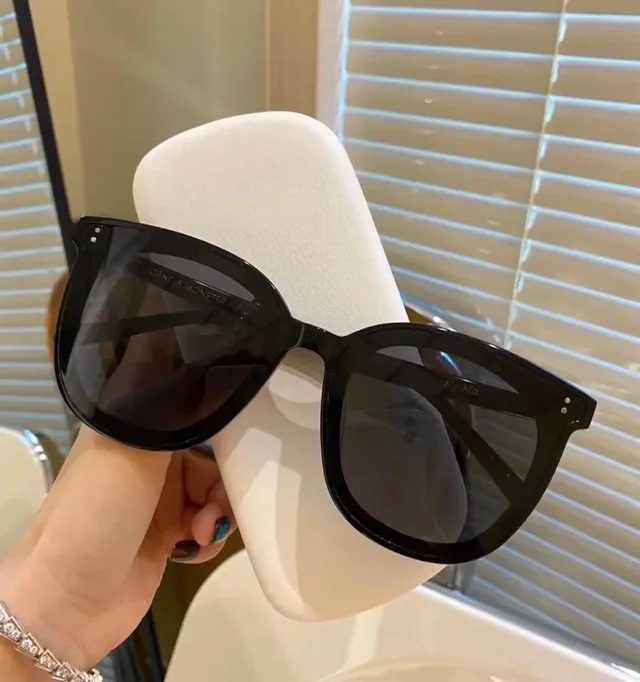 Lunettes de soleil oversized monture noire en forme d'oeil de chat avec lentilles dégradées 4