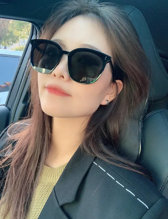 Lunettes de soleil oversized monture noire en forme d'oeil de chat avec lentilles dégradées 7