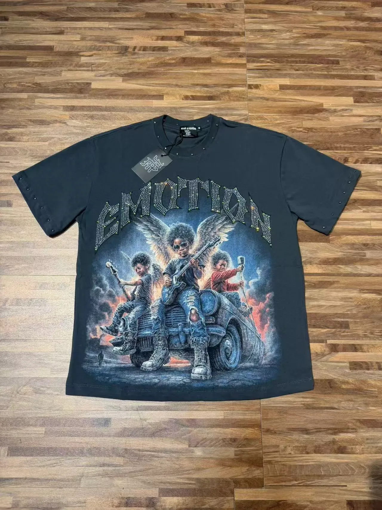 Camiseta gráfica oversized com pedraria 3