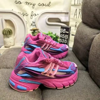 Tênis chunky rosa e azul oversized layered upper sculpted wavy midsole