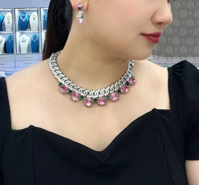 Collier chaîne chunky curb-link rose et vert pavé-set de pierres blanches 2