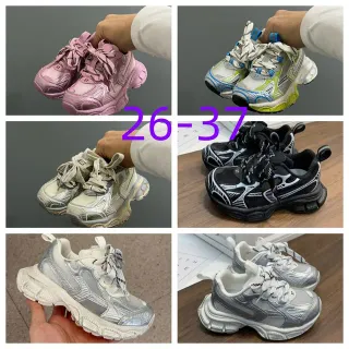 حذاء رياضي وردي فضي oversized silhouette sculpted sole chunky sneakers