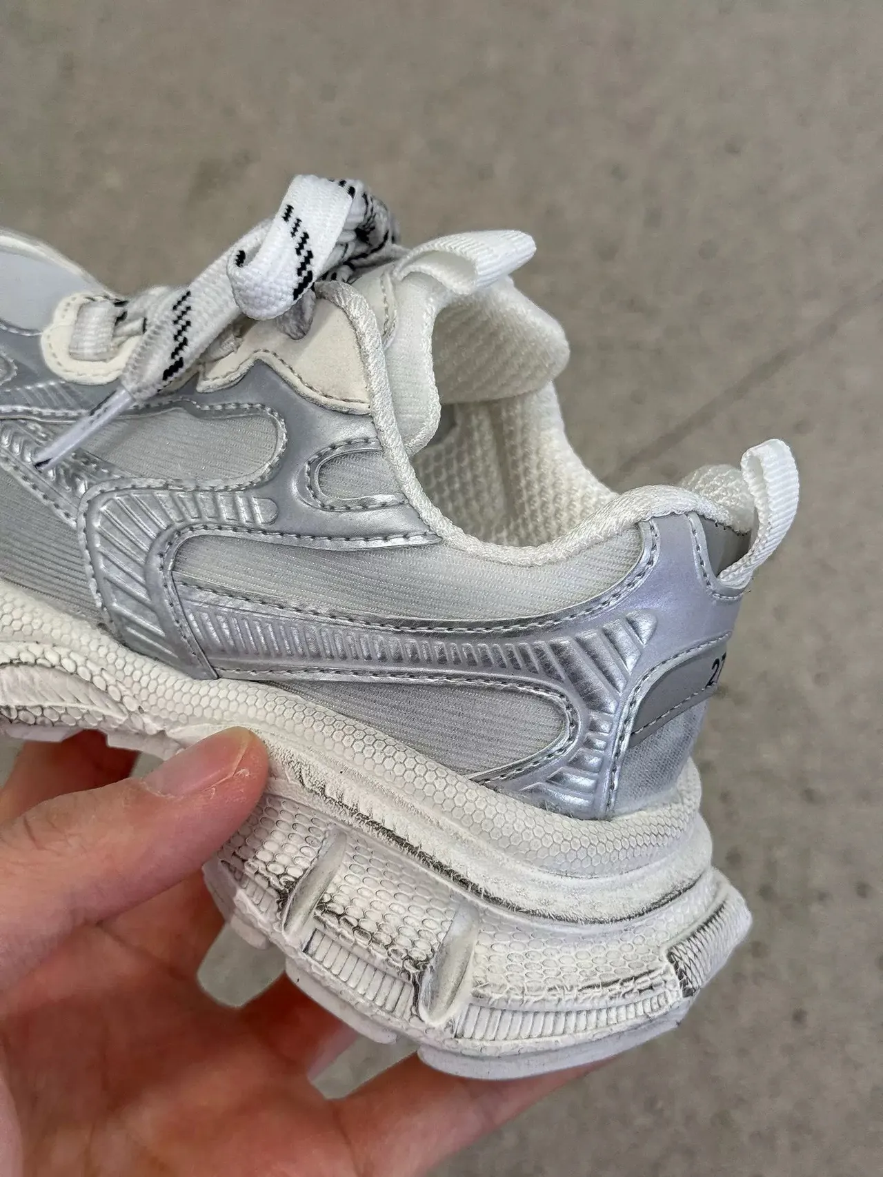 Sneakers Chunky Sculpted Sole Silhouette Oversized rose argent 19