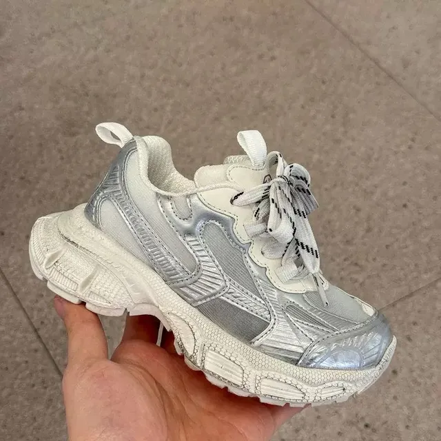 Sneakers Chunky Sculpted Sole Silhouette Oversized rose argent 21