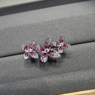 粉色白色三朵花簇镶嵌宝石戒指