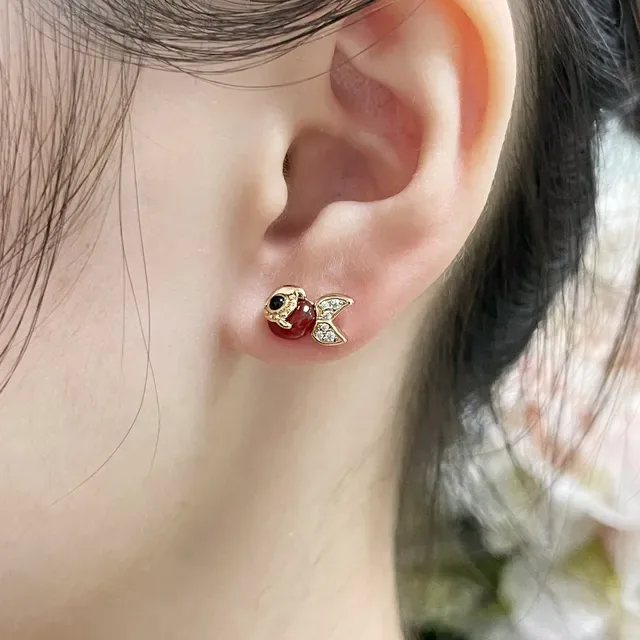 Qeelin Fish-Shaped Enamel and Diamond Stud Earrings 9