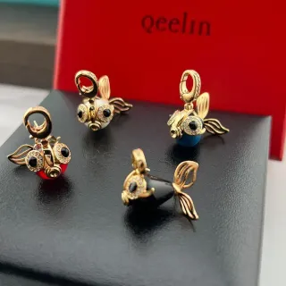 Qeelin सोने काली मछली सिल्हूट एनामेल बॉडी ब्रोच