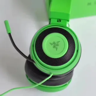 Razer हरा काला जीवंत चेसिस डिटैचेबल बूम माइक ओवर-यर हेडफोन्स