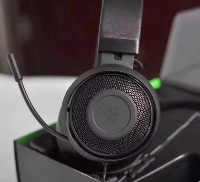 Razer हरा काला जीवंत चेसिस डिटैचेबल बूम माइक ओवर-यर हेडफोन्स 5