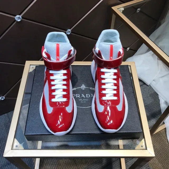 Zapatillas lifestyle rojo y gris de cuero patentado brillante de caña alta 9