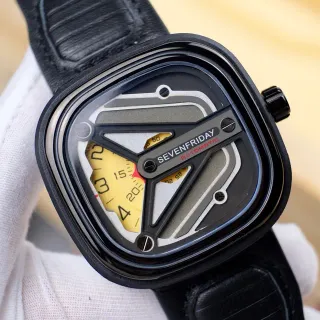SEVENFRIDAY P1 Series काली केस पीली सबडायल यांत्रिक घड़ी