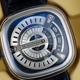 SEVENFRIDAY चाँदी काला औद्योगिक डिजाइन स्तरीय केंद्रिक डायल यांत्रिक घड़ी