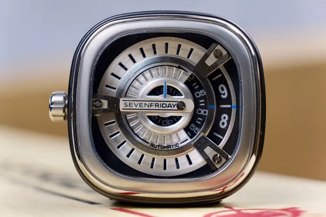 SEVENFRIDAY चाँदी काला औद्योगिक डिजाइन स्तरीय केंद्रिक डायल यांत्रिक घड़ी 6