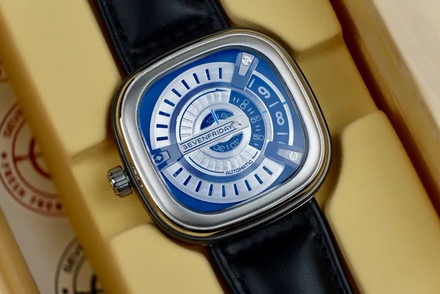 SEVENFRIDAY चाँदी काला औद्योगिक डिजाइन स्तरीय केंद्रिक डायल यांत्रिक घड़ी 9