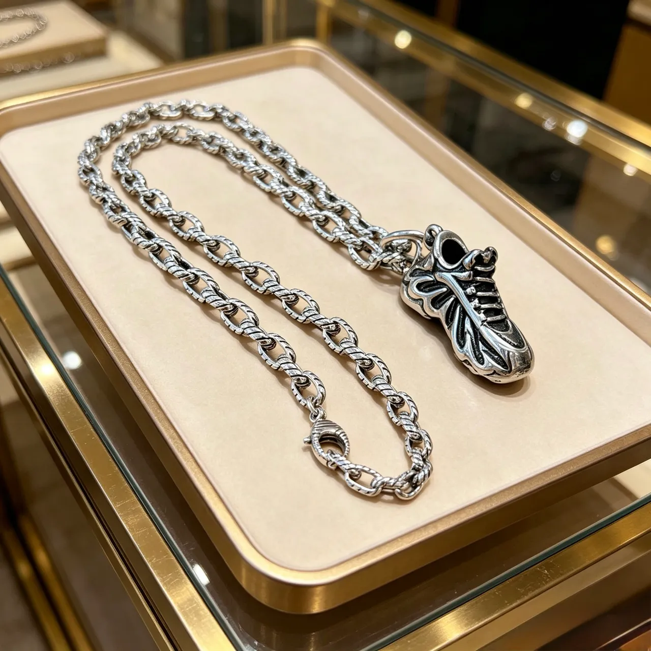 Silver Twisted Rope-Link Chain Sneaker-Shaped Pendant Necklace 3