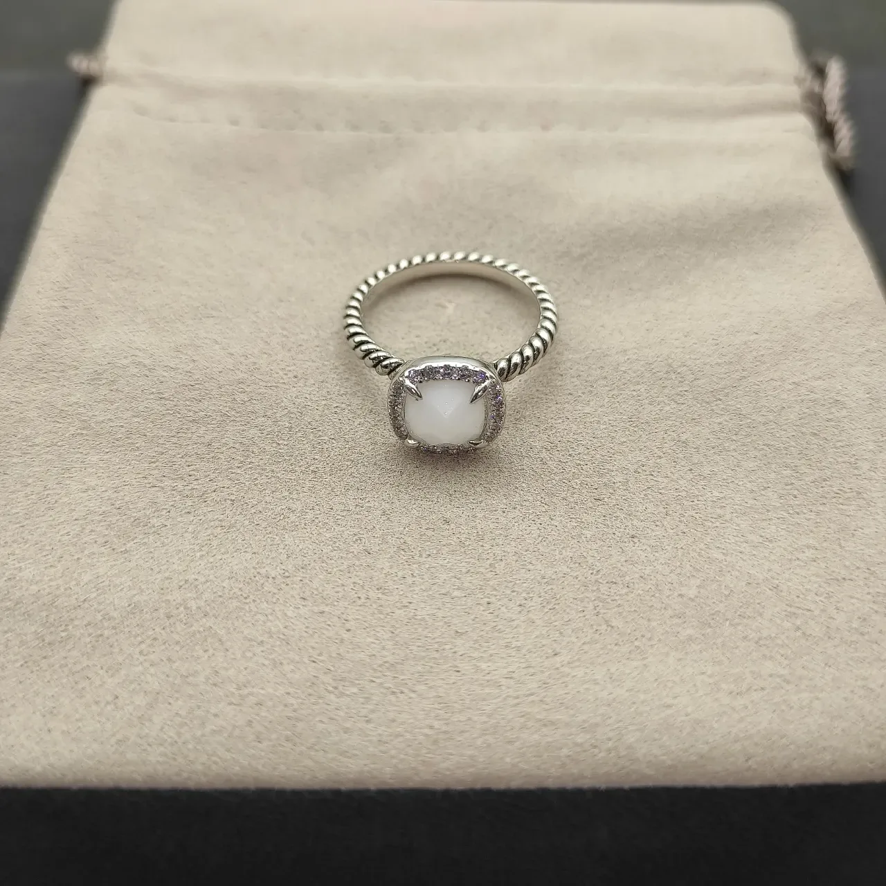 Silver White Twisted Rope Band Faceted Cabochon Ring 6