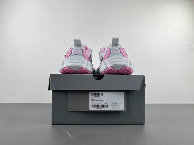 Skechers D'Lites सफेद गुलाबी प्लेटफॉर्म सोल लेयर्ड सिंथेटिक ओवरले चंकी स्नीकर्स 15