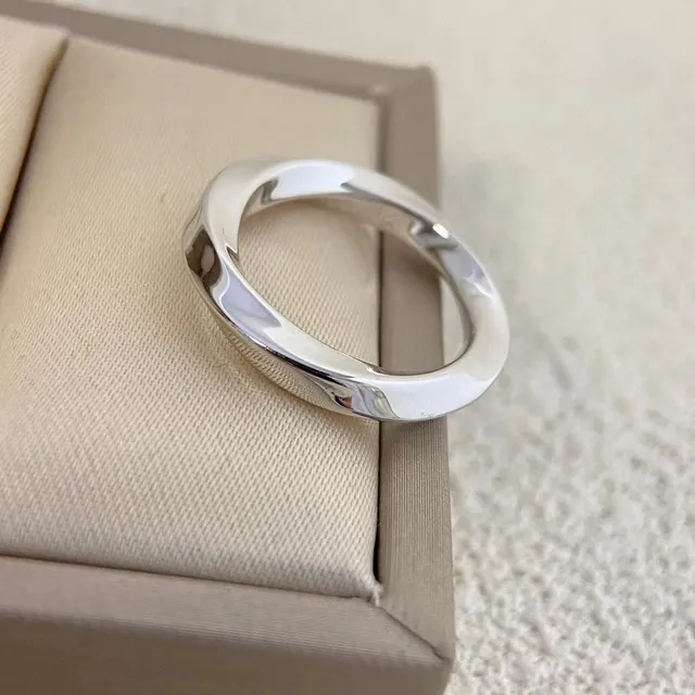Three-Tone Interlocking Twisted Band Rings 3