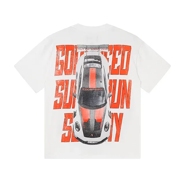 Camiseta blanca con estampado gráfico de coche de carreras 3