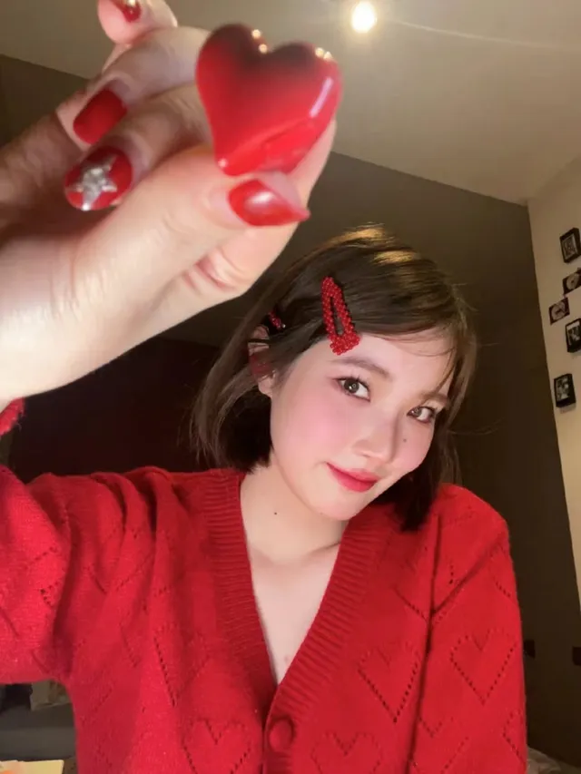 Blanc Rouge en forme de cœur Finition brillante TWS Écouteurs 5