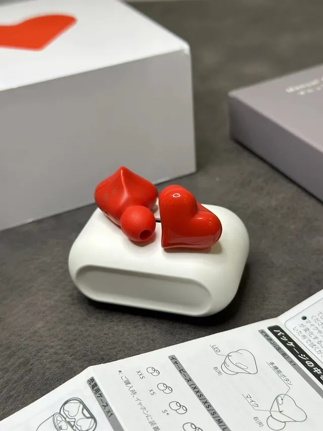 Blanc Rouge en forme de cœur Finition brillante TWS Écouteurs 13