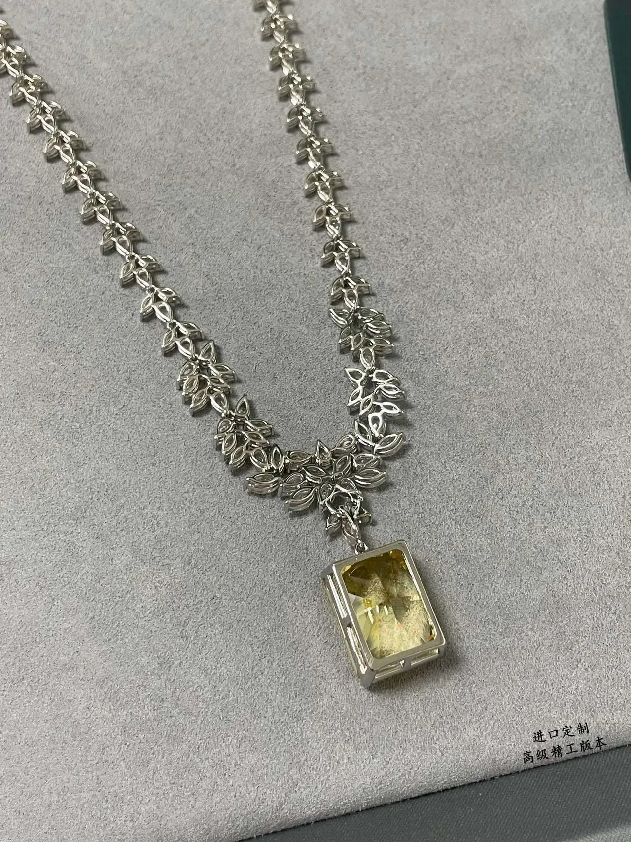 Yellow Silver Leaf-Motif Chain Rectangular Radiant-Cut Gemstone Necklace 4