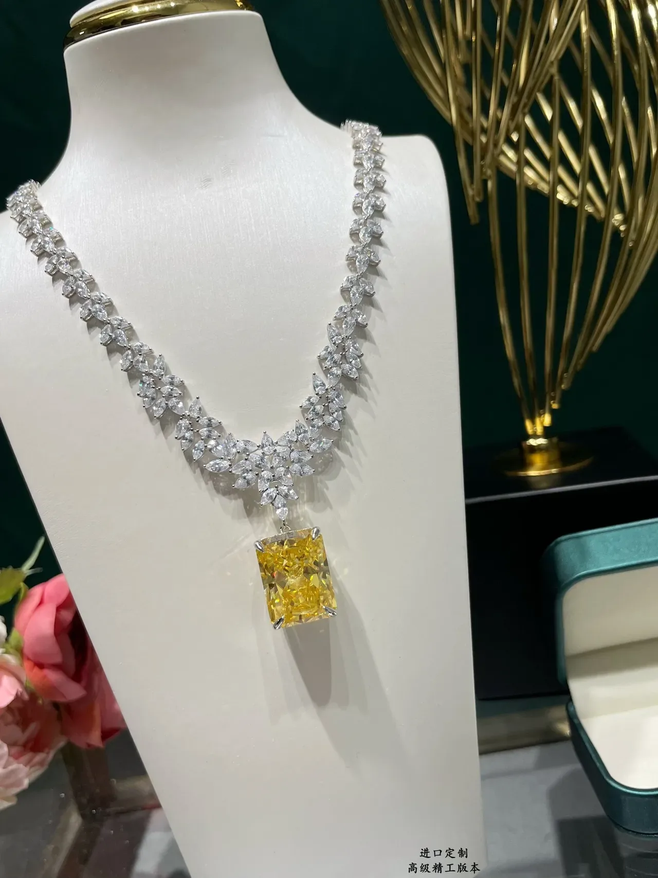 Yellow Silver Leaf-Motif Chain Rectangular Radiant-Cut Gemstone Necklace 8