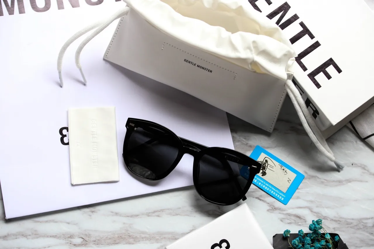 Gentle Monster Black Angular Cat-Eye Sunglasses 3