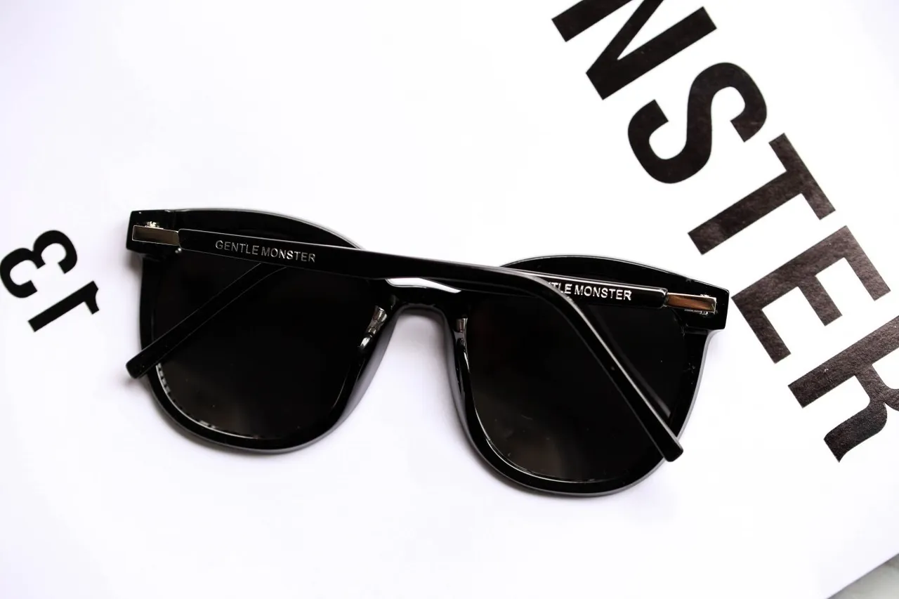 Gentle Monster Black Angular Cat-Eye Sunglasses 8