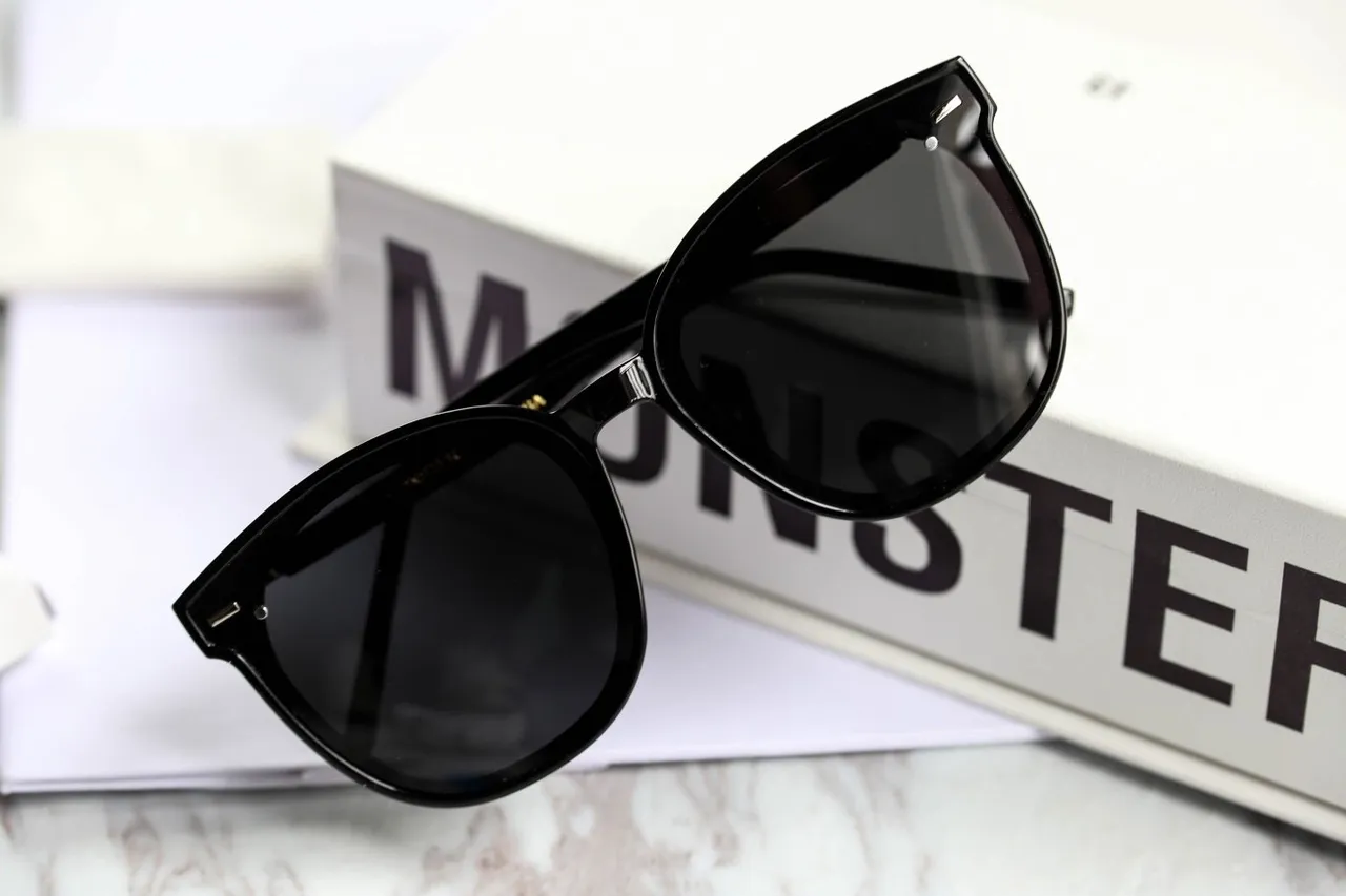 Gentle Monster Black Angular Cat-Eye Sunglasses 9