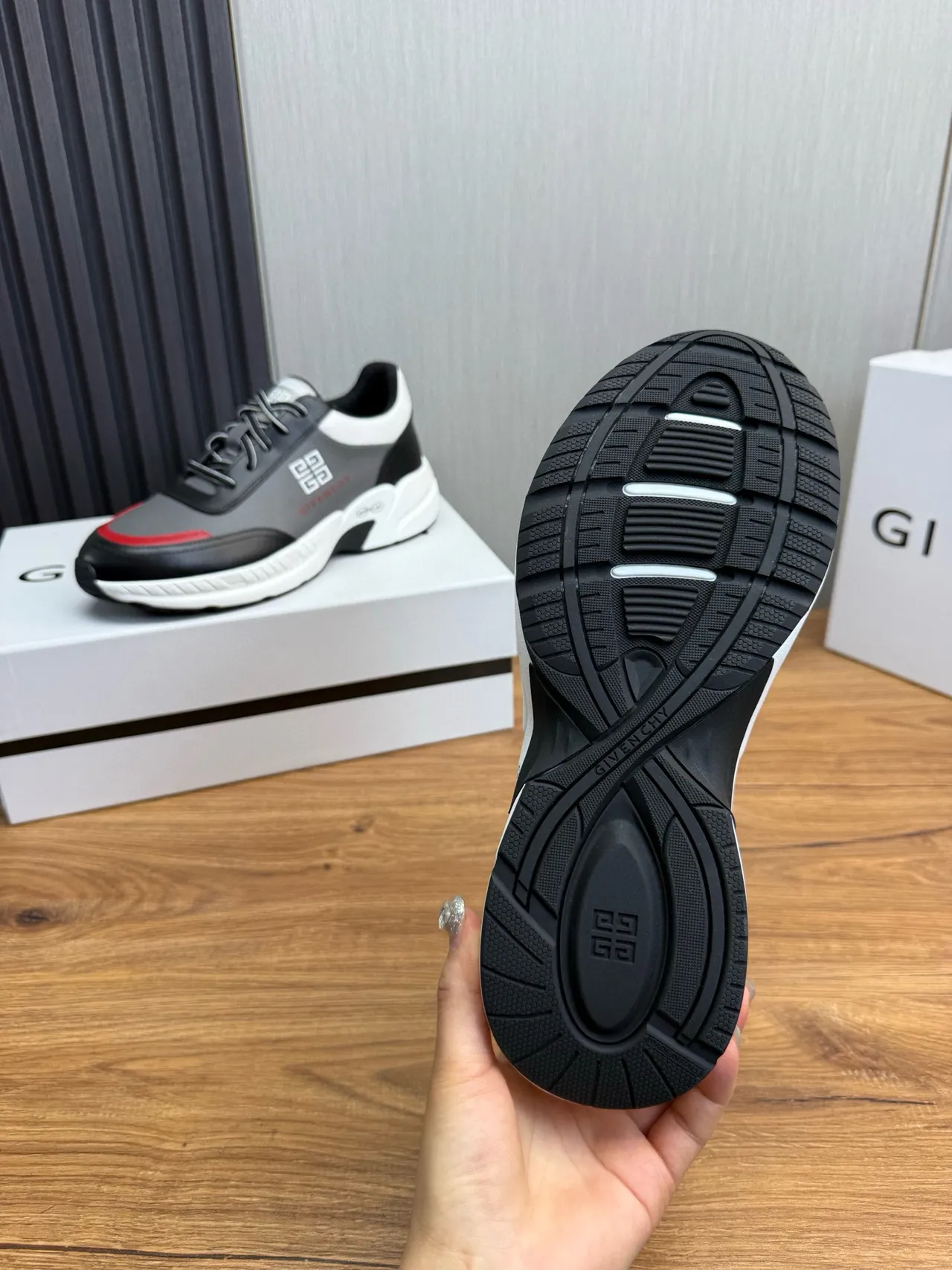 Givenchy City Sport কালো ধূসর লাল মোটা স্নিকার্স 4