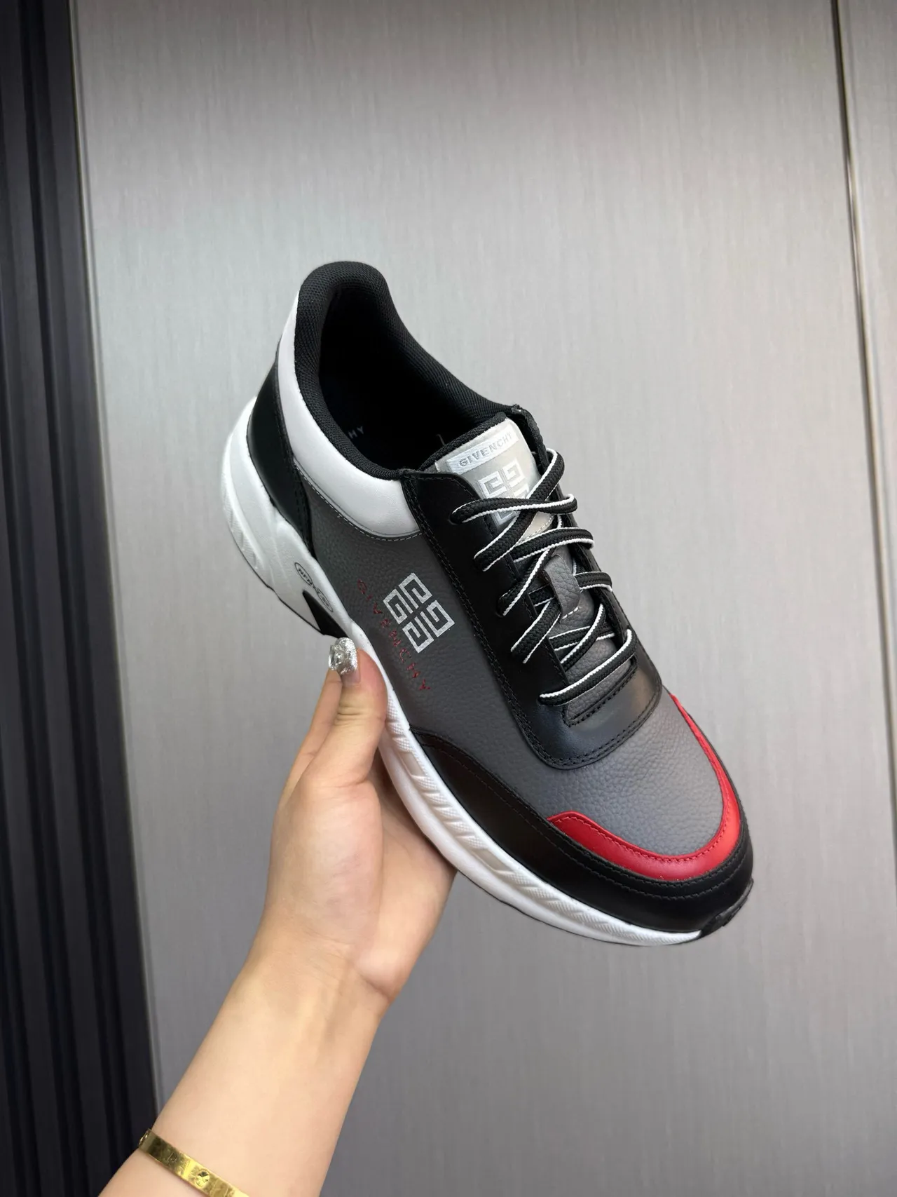 Givenchy City Sport কালো ধূসর লাল মোটা স্নিকার্স 10