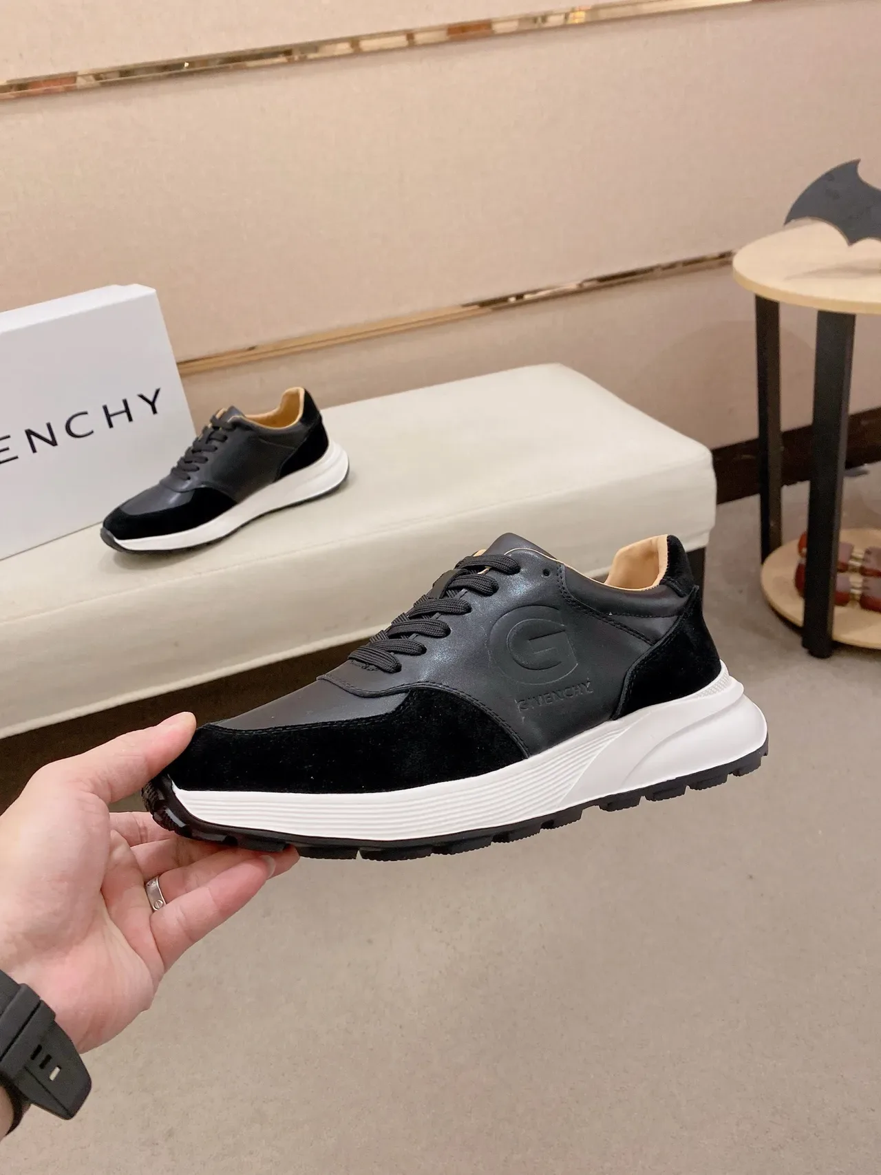 Givenchy City Sport حذاء رياضي جلد أسود وسويدي للأسلوب الحياة 3
