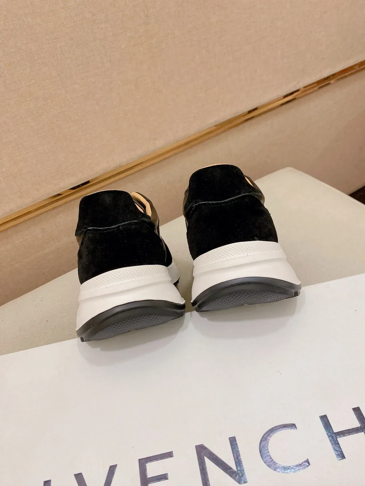 Givenchy City Sport حذاء رياضي جلد أسود وسويدي للأسلوب الحياة 8