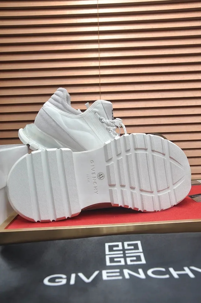 Givenchy City Sport Sneakers Lifestyle Blanches et Grises 7