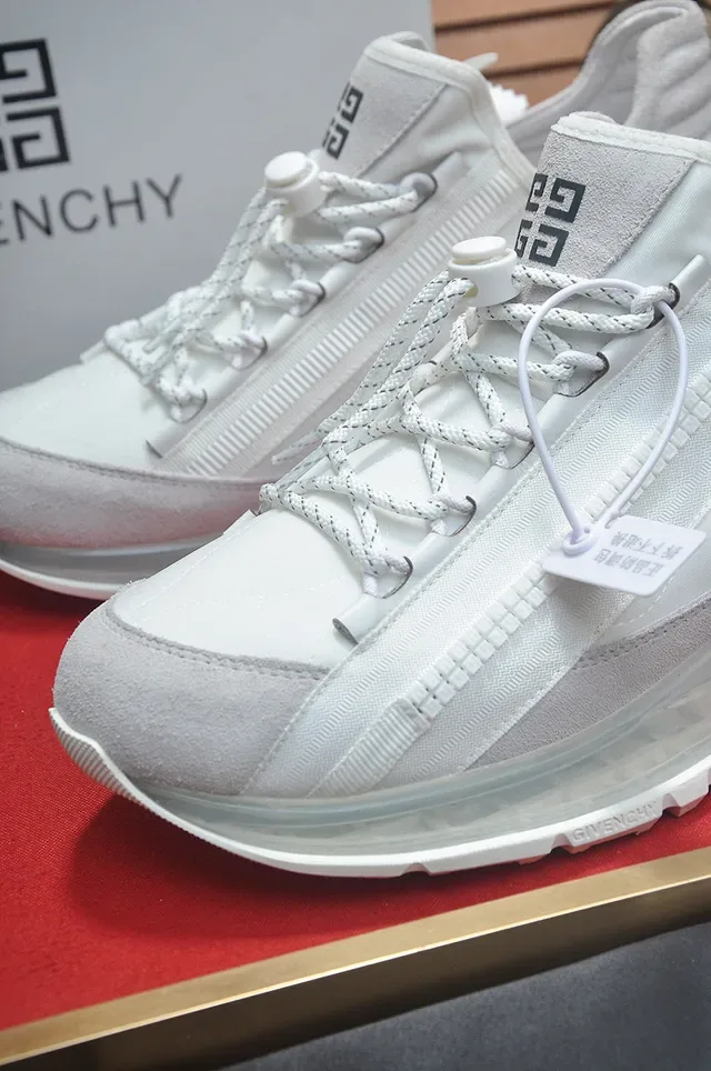 Givenchy City Sport Sneakers Lifestyle Blanches et Grises 8