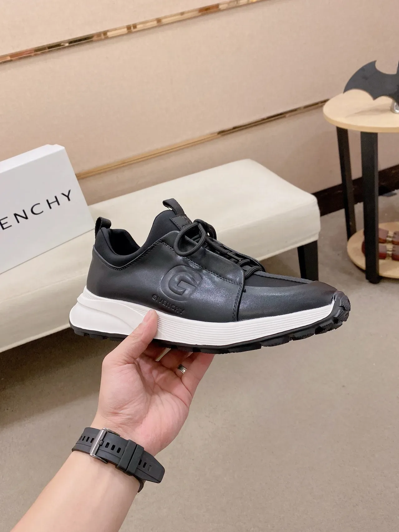 Givenchy Spectre Noir et Blanc Lifestyle Sneakers 5