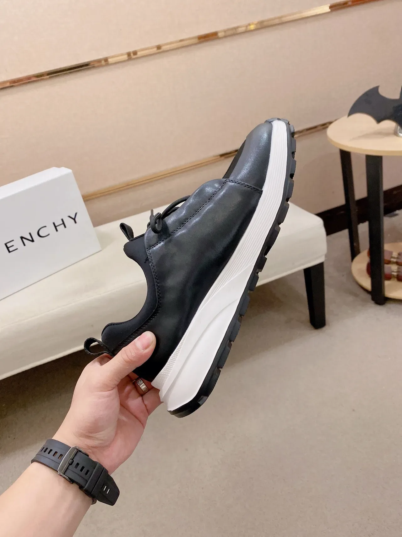 Givenchy Spectre Noir et Blanc Lifestyle Sneakers 6