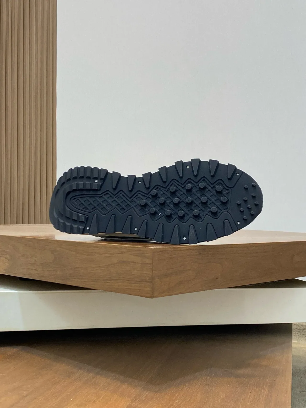 Givenchy Track Trainer काला और सफेद लाइफस्टाइल स्नीकर 9