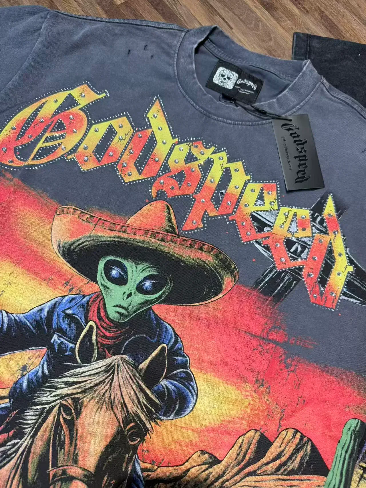 Camiseta oversized Godspeed con estampado gráfico western de vaquero alienígena 5