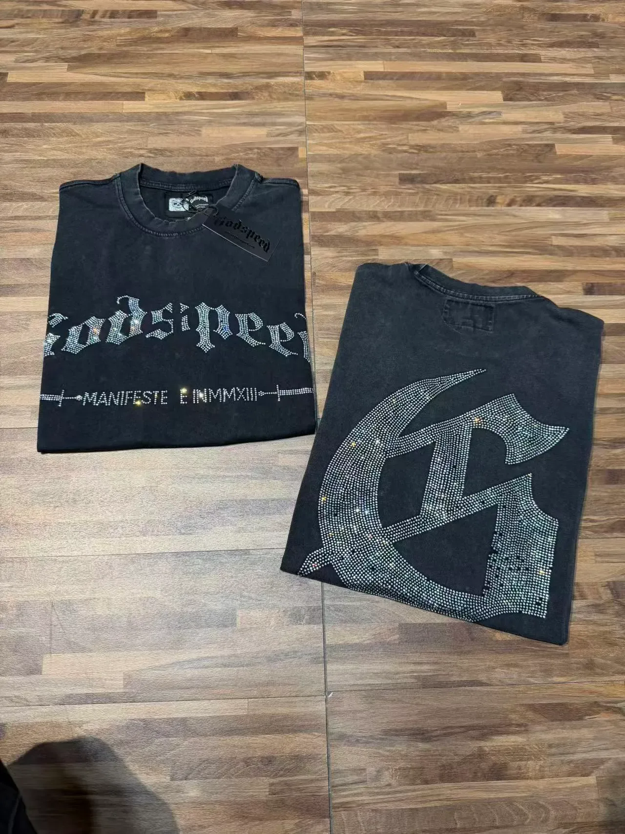 Godspeed 黑银色做旧仿牛仔面料水钻装饰哥特字体图案T恤 7