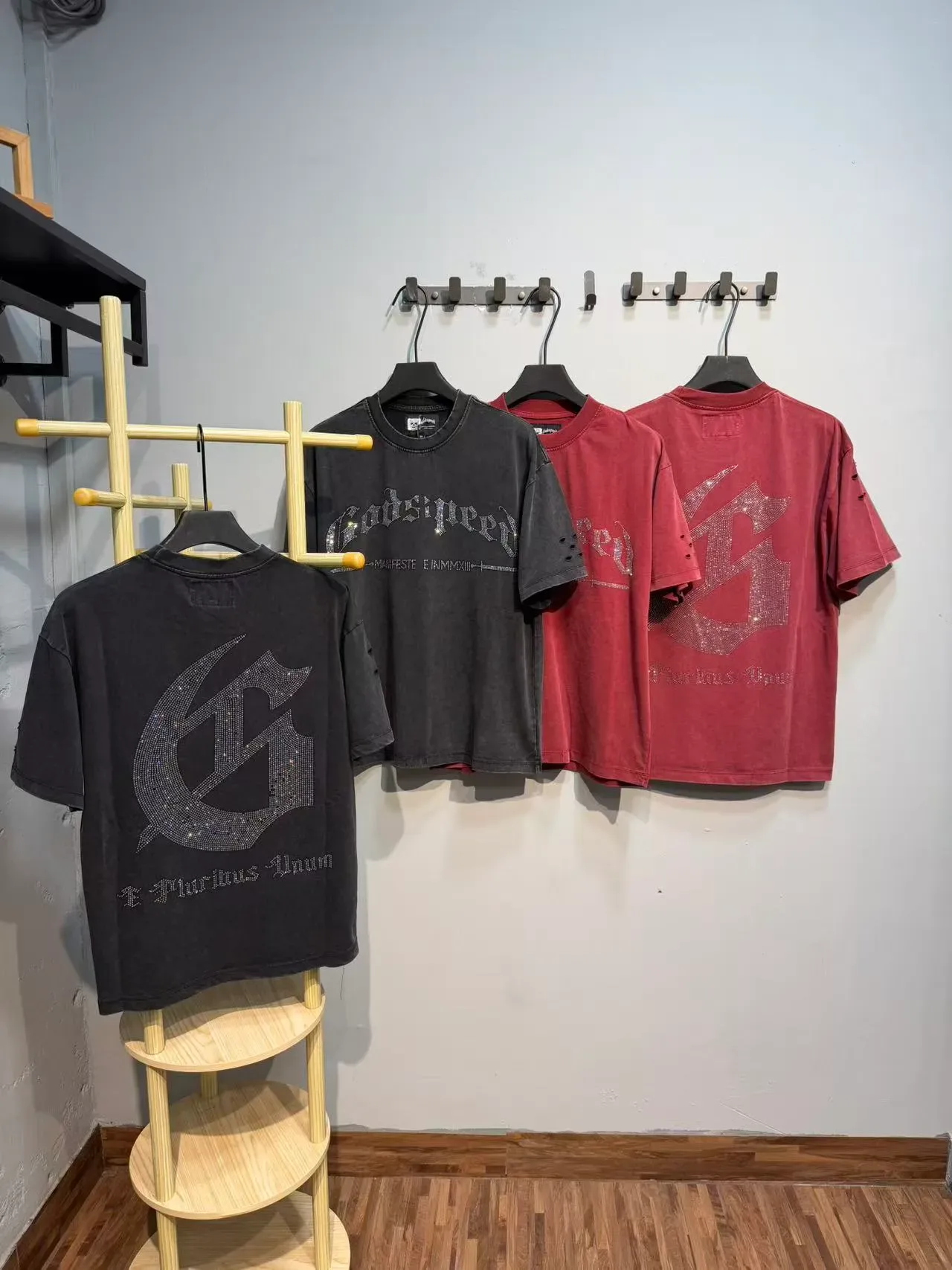 Godspeed 黑银色做旧仿牛仔面料水钻装饰哥特字体图案T恤 10