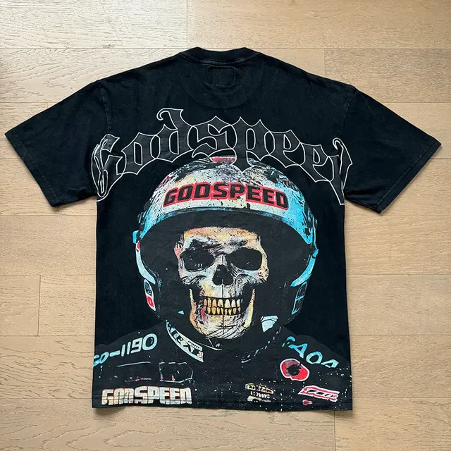Camiseta preta Godspeed com estampa de capacete de caveira 7