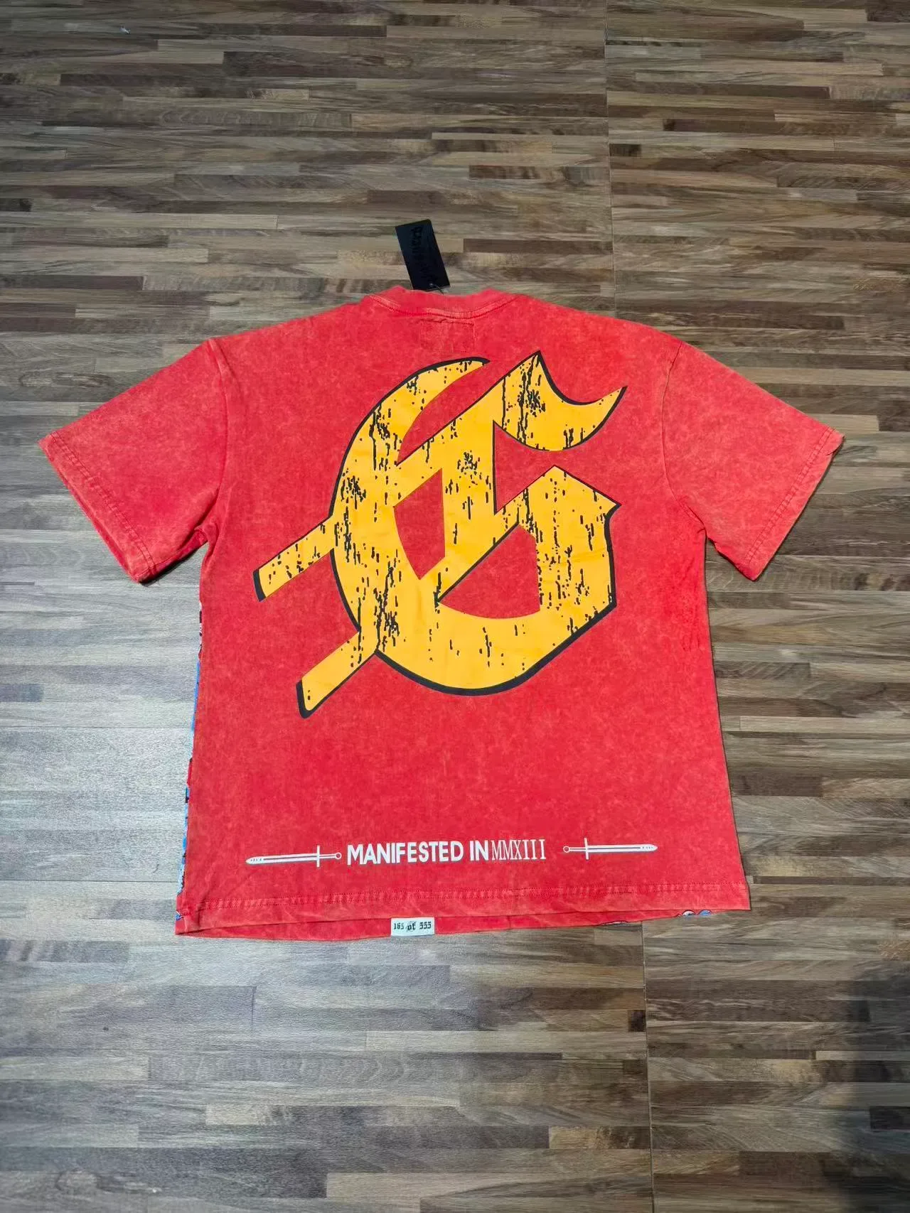 Camiseta roja Godspeed con estampado gráfico de la Estatua de la Libertad 3